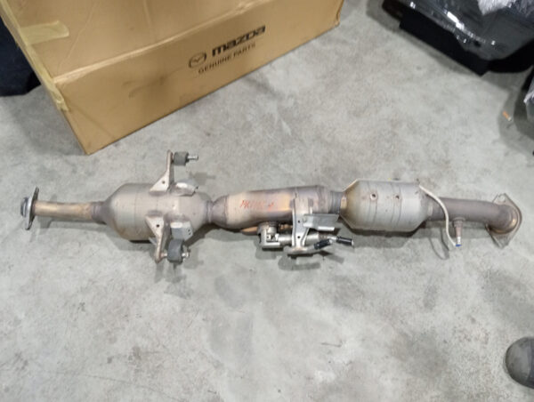 Toyota Prius+ Downpipe Catalyst Full