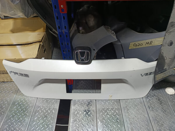 Honda Vezel Tailgate Garnish Assembly White