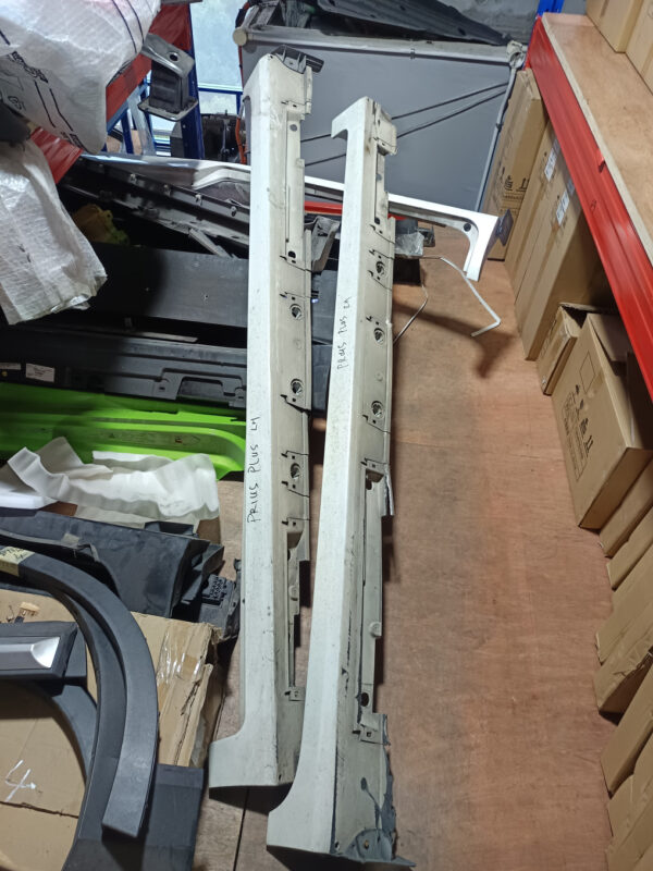 Toyota Prius Plus Side Skirt Set 2011-2020