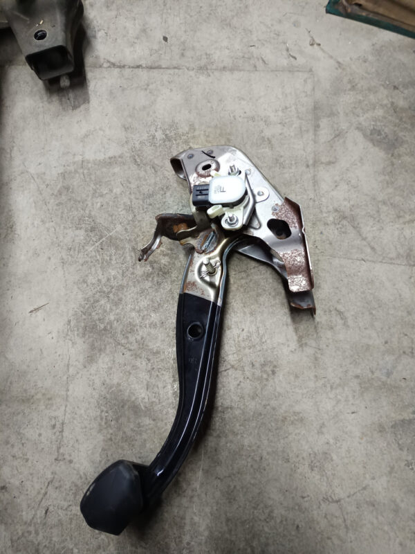 Toyota Prius Brake Pedal With Sensor 2016-2021