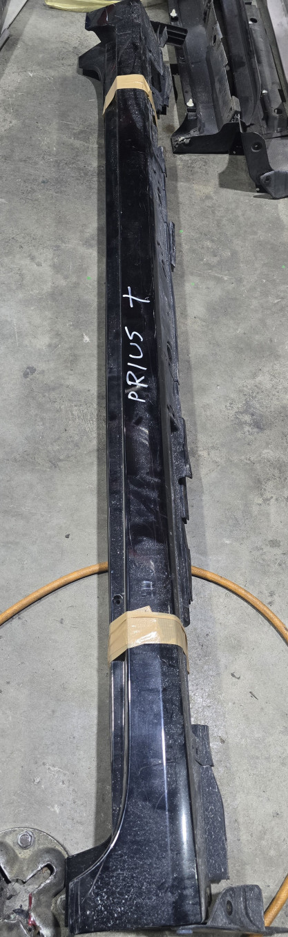 Toyota Prius+ Side Skirt